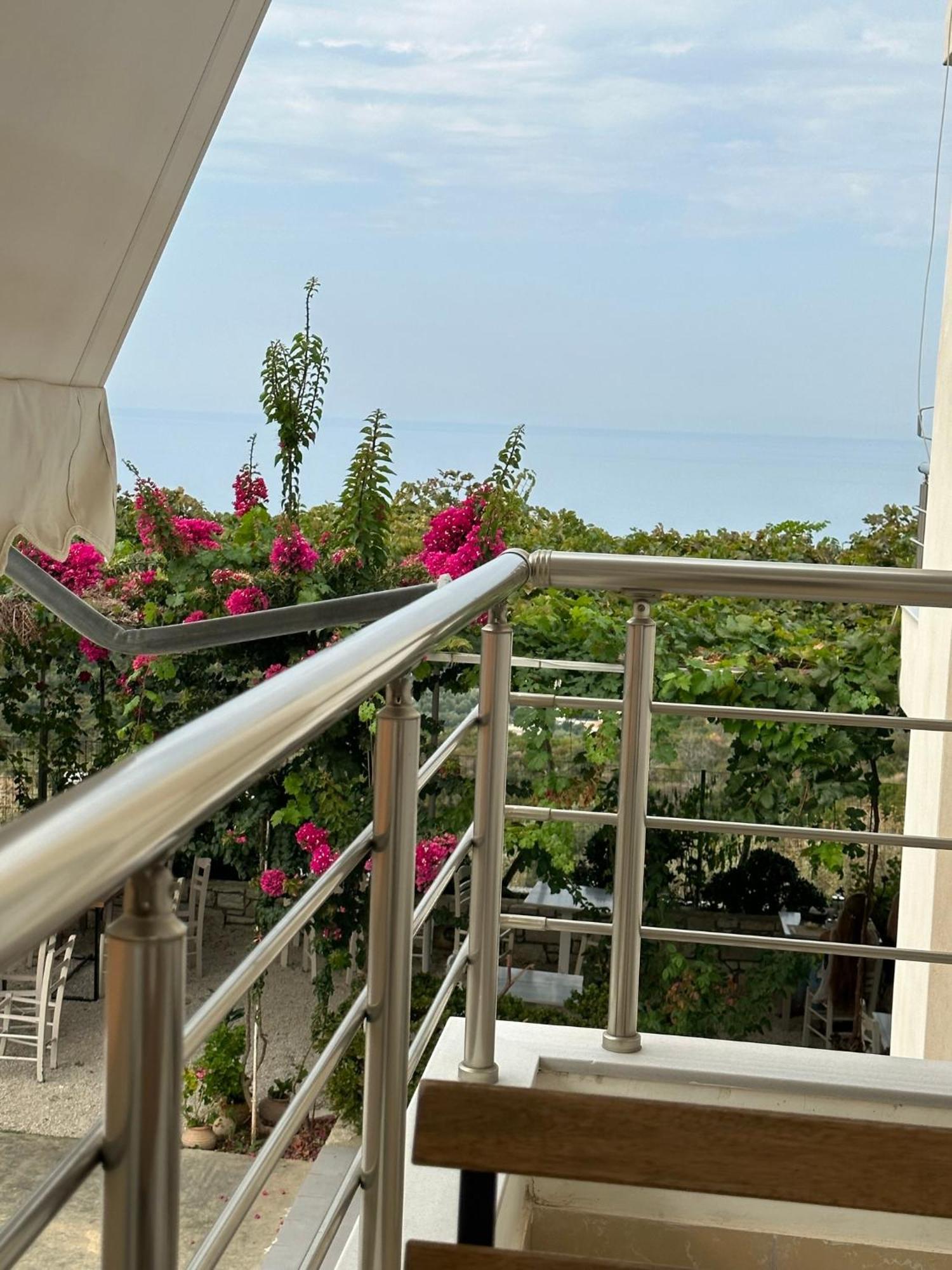 Elea Guesthouse Himare Eksteriør bilde